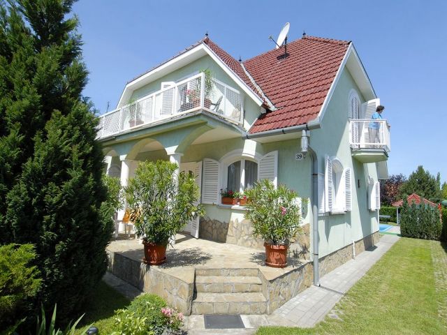 Balatonszarszo - Haus-106 - Separates Hausteil (ca. 80 qm ) mit Sonnenterasse und  Pool - für 8 Personen