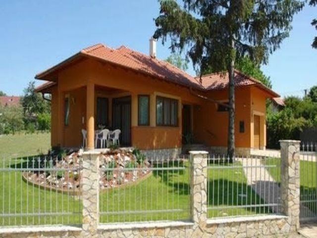 Siofok - Haus-180 - Mediteranes Ferienhaus in  Siofok (nähe Goldufer) zur alleinigen Nutzung bis 6 Pers. W-Lan, Klima - für 6 Personen