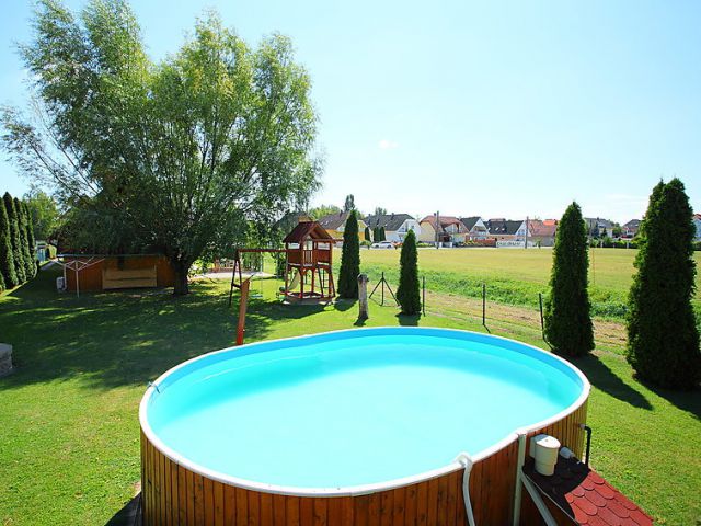 :  - Tolles Ferienhaus in Balatonlelle mit Pool