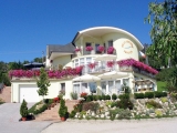 Balatongyörök ein schöner gepflegter Badeort mit vielen Ferienhäusern - Ferienhaus in Balatongyörök mit Pool