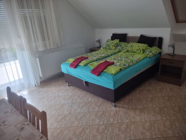 Revfülöp: Schönes neuwertiges Ferienhaus mit großem Pool in Revfülöp,Internet, uvm. 20 bis 26 Pers. - Ferien am Balaton