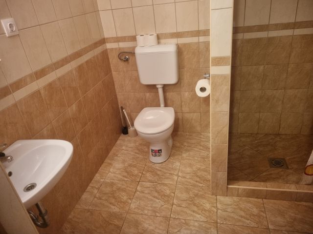 Revfülöp: Schönes neuwertiges Ferienhaus mit großem Pool in Revfülöp,Internet, uvm. 20 bis 26 Pers. - 