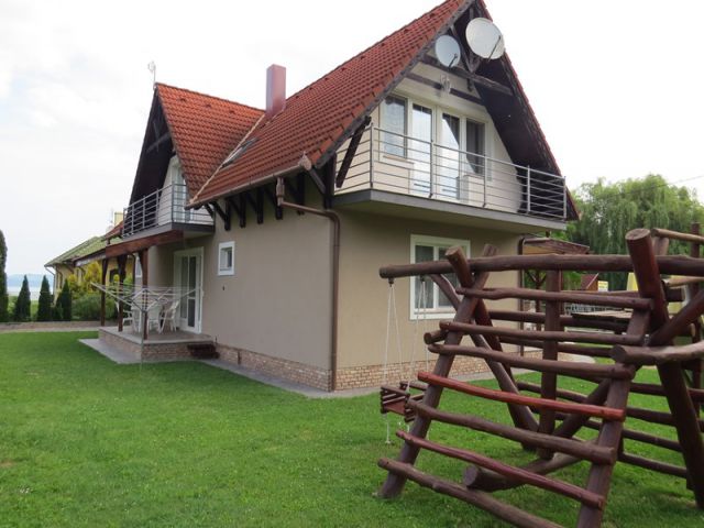 Balatonlelle: Appartementhaus mit freiem Zugang zum Balaton See nur 30 Meter ! - Urlaub in Balatonlelle