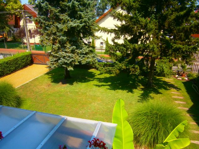 Balatonboglar: Zweckmäßiges Ferienhaus mit schönem Garten bis 10 Personen, See nur ca 80m ! - Familienurlaub am Balaton See
