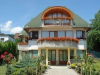 Unterkunft - Plattensee-Reisen - Revfülöp - Haus-74 - Modernes Ferienhaus mit wunderschönem Garten und POOL, seenah für  20 Personen - für 20 Personen