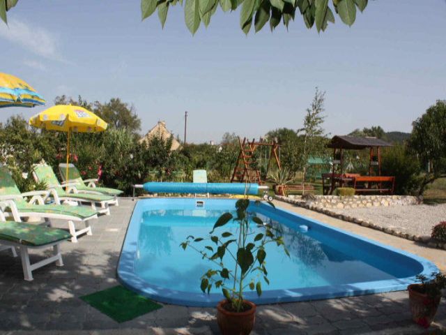Gyenesdias: Schönes Apartementhaus mit Pool und schönem Grundstück für 15 Personen - 