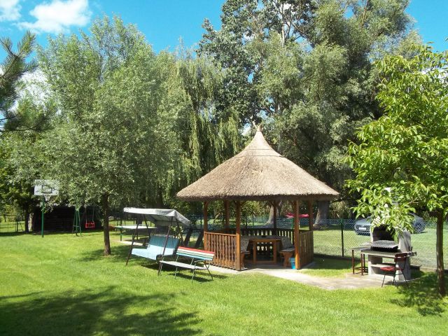 Balatonfenyves: Ferienhaus direkt am Wasser zur alleinigen Nutzung mit Steg und eigenem Strand, Traumgrundstück! - Ferienhaus in Ungarn